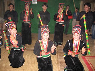 Kho Mu ethnic minority’s folklore art troupe - ảnh 1
